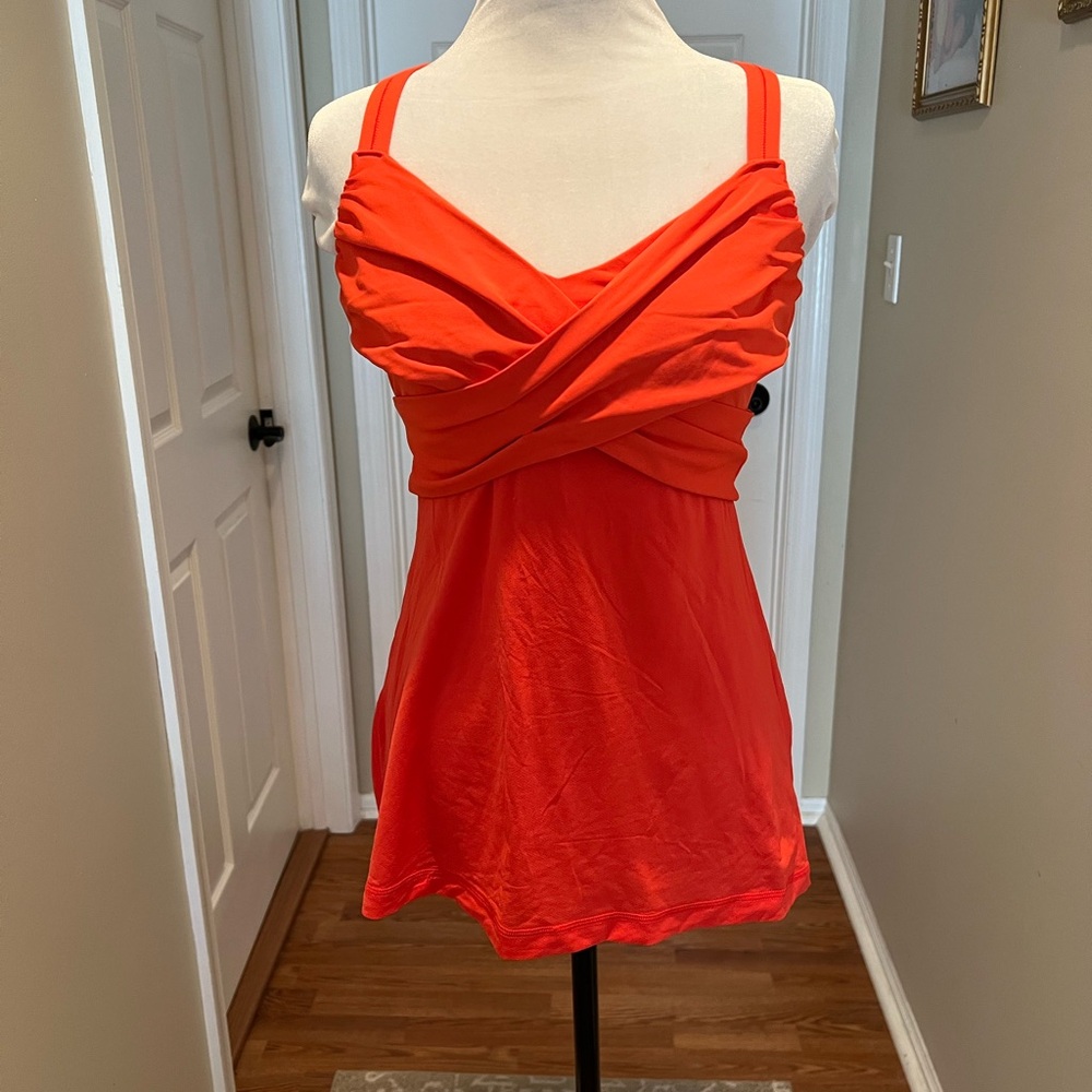 Cute Lululemon yoga top.
